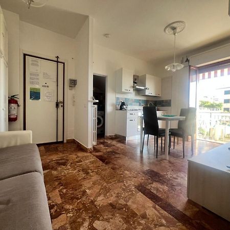 Apartment Aurora & Nicole Ideal Per Biker Con Terazza Vista Mare Parcheggio E Wi-Fi Gratuiti Pietra Ligure Buitenkant foto