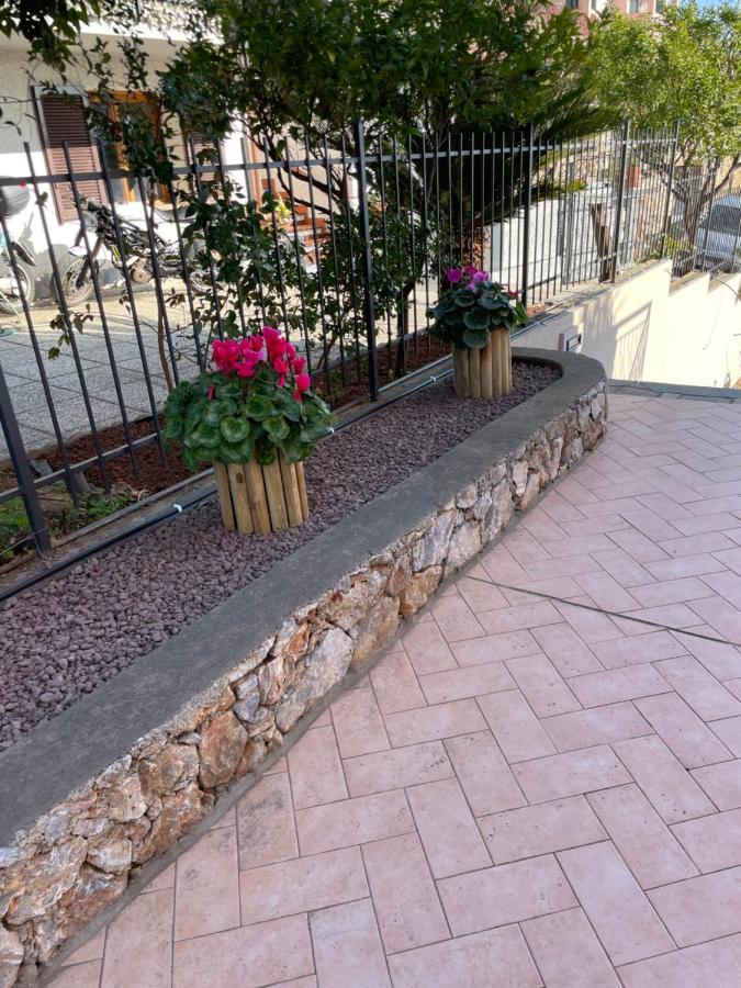 Apartment Aurora & Nicole Ideal Per Biker Con Terazza Vista Mare Parcheggio E Wi-Fi Gratuiti Pietra Ligure Buitenkant foto