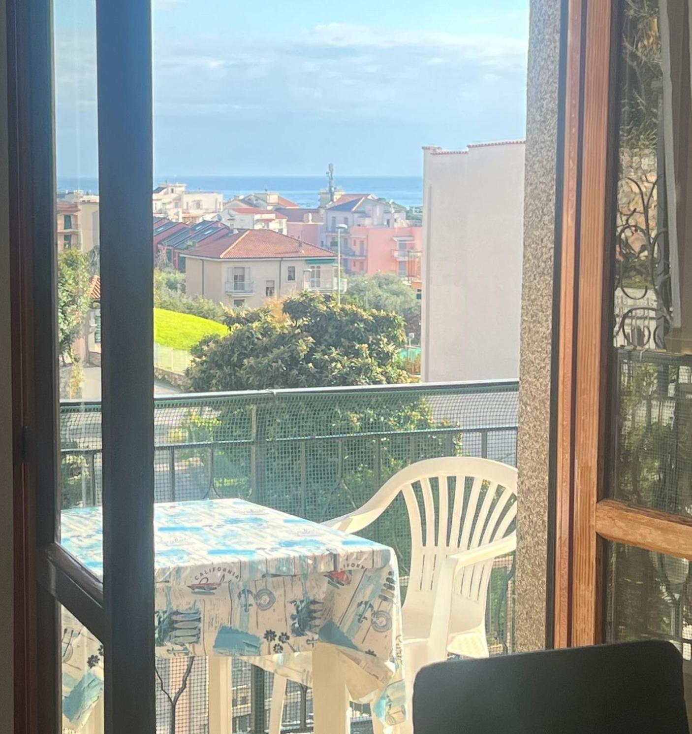Apartment Aurora & Nicole Ideal Per Biker Con Terazza Vista Mare Parcheggio E Wi-Fi Gratuiti Pietra Ligure Buitenkant foto